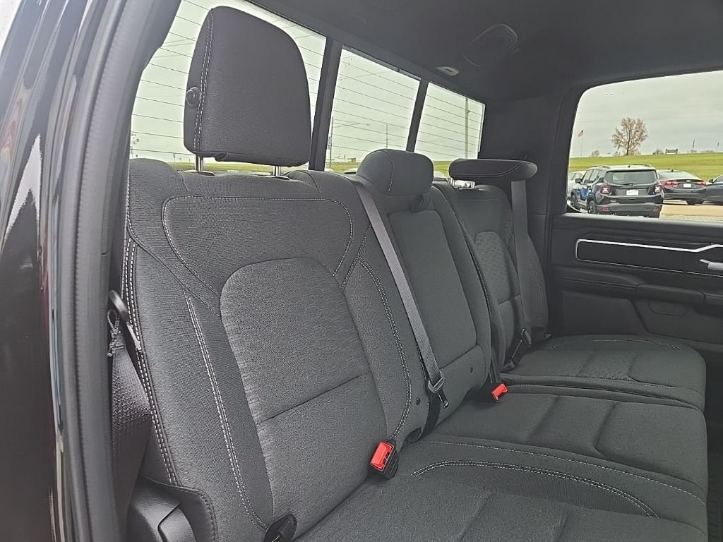 New 2026 Diamond Black Crystal Pearl-Coat Exterior Paint RAM Big Horn/Lone Star image 94