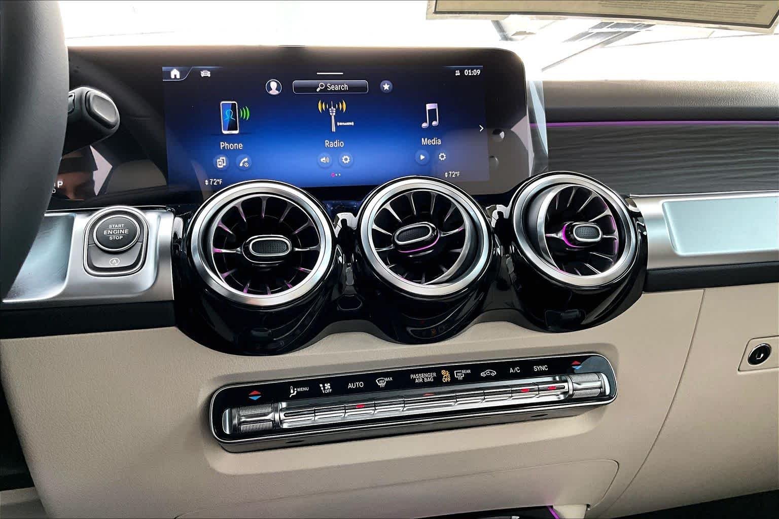 New 2026 Polar White Mercedes-Benz GLB 250 image 12