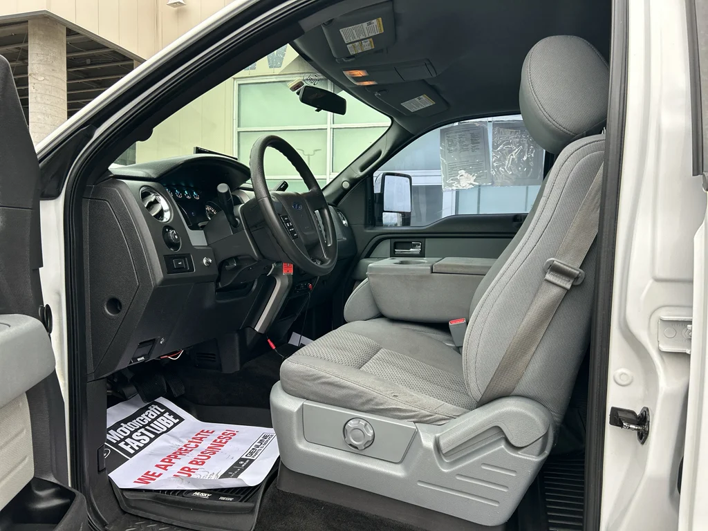 Used 2013 Oxford White Ford XLT image 6
