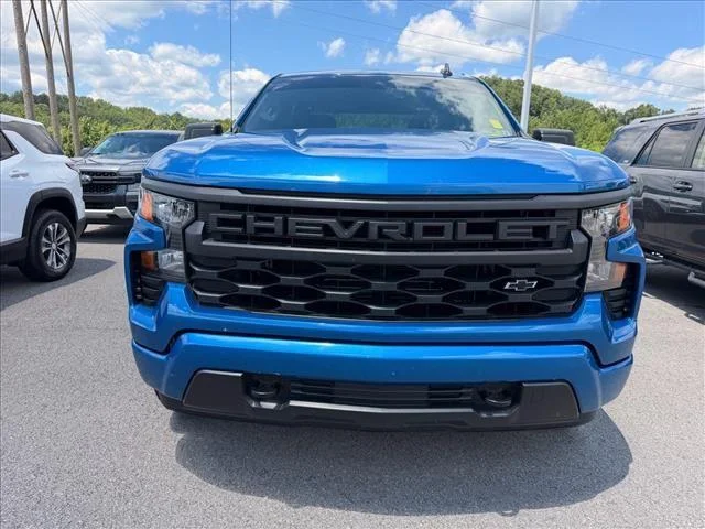 Used 2024  CHEVROLET CUSTOM image 2