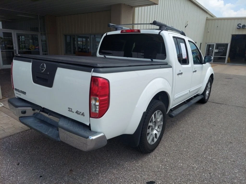Used 2011 White Nissan SL image 7