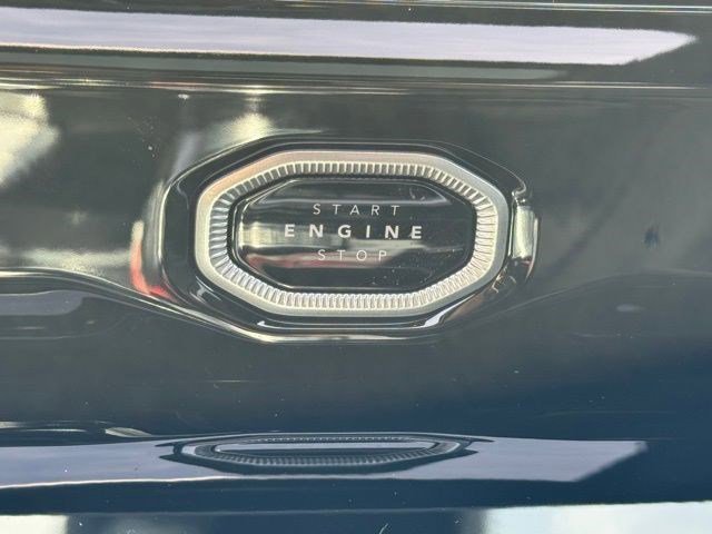 New 2026 Diamond Black Crystal Pearlcoat Jeep Limited image 22
