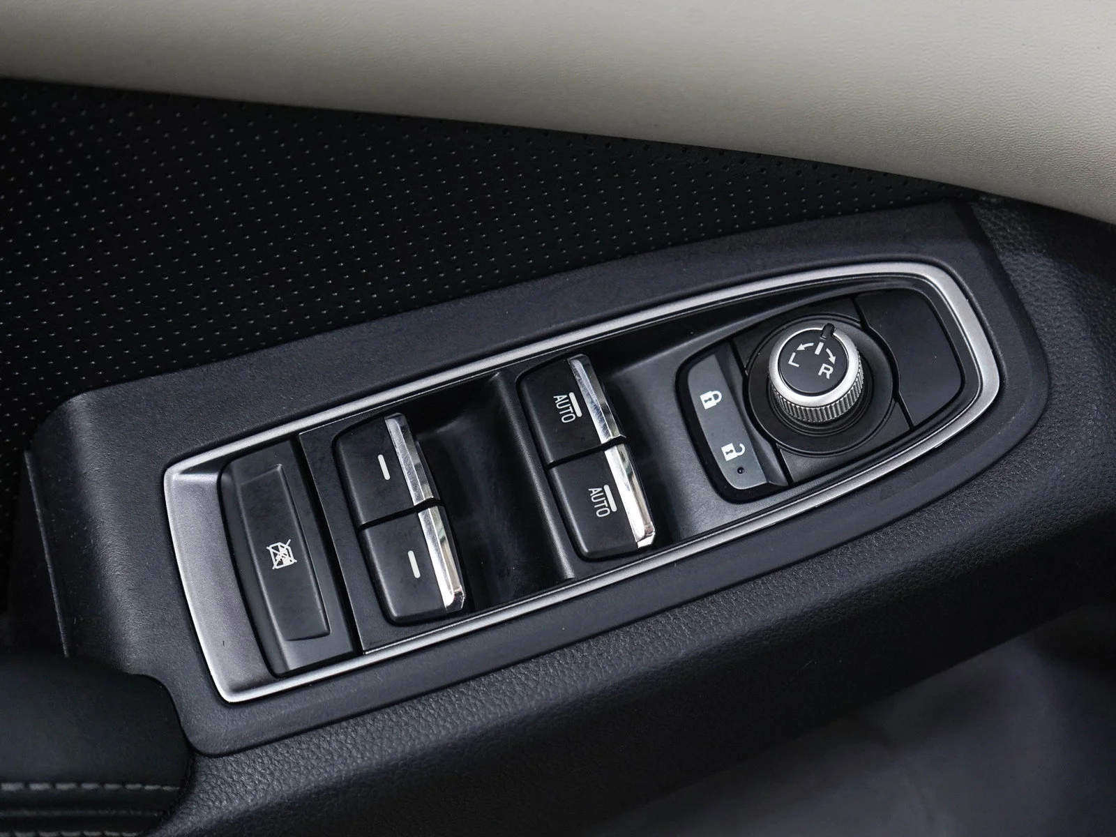 Used 2020 Magnetite Gray Metallic Subaru Limited image 25