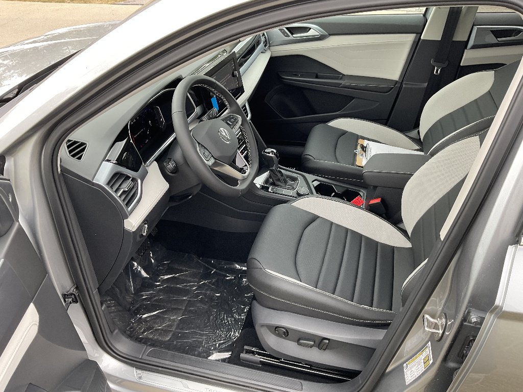 2025 Volkswagen Taos SEL - Photo 8