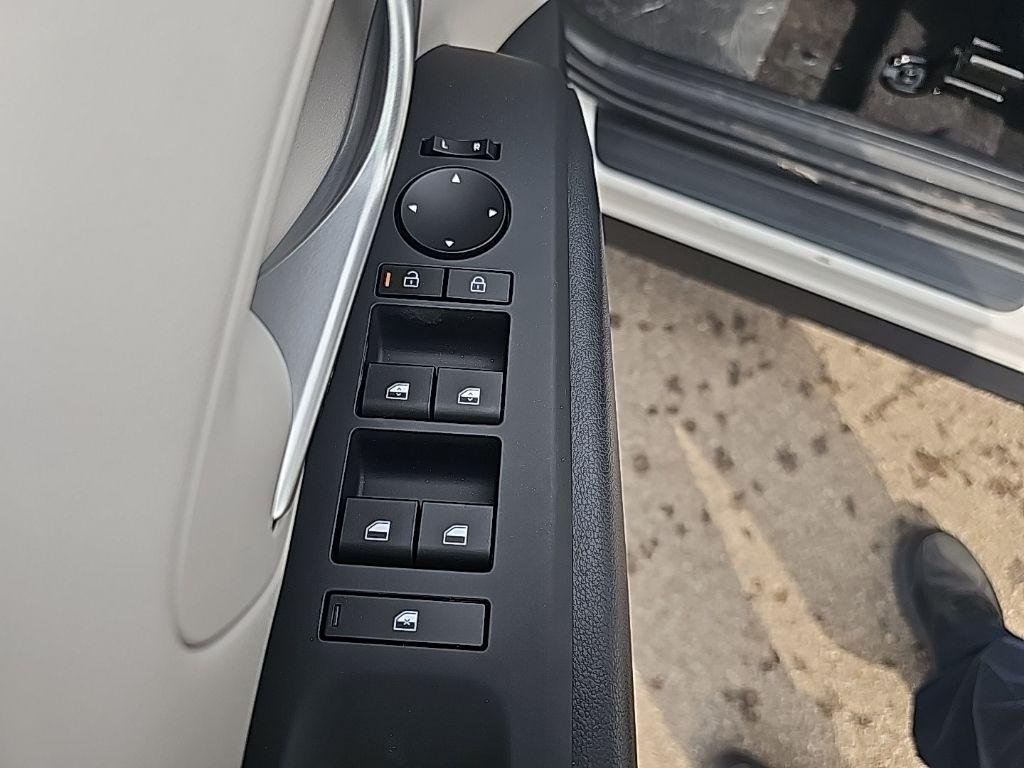 New 2026 White Hyundai SEL AWD image 12