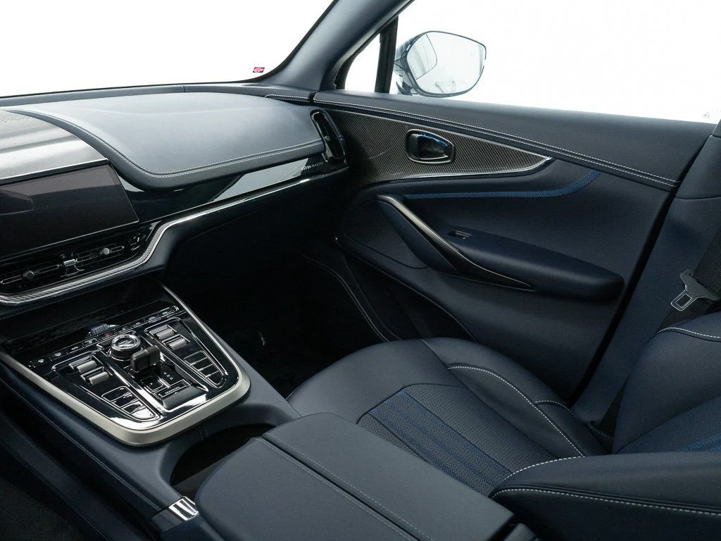 New 2026 Q Spirit Silver Aston Martin 707 image 27