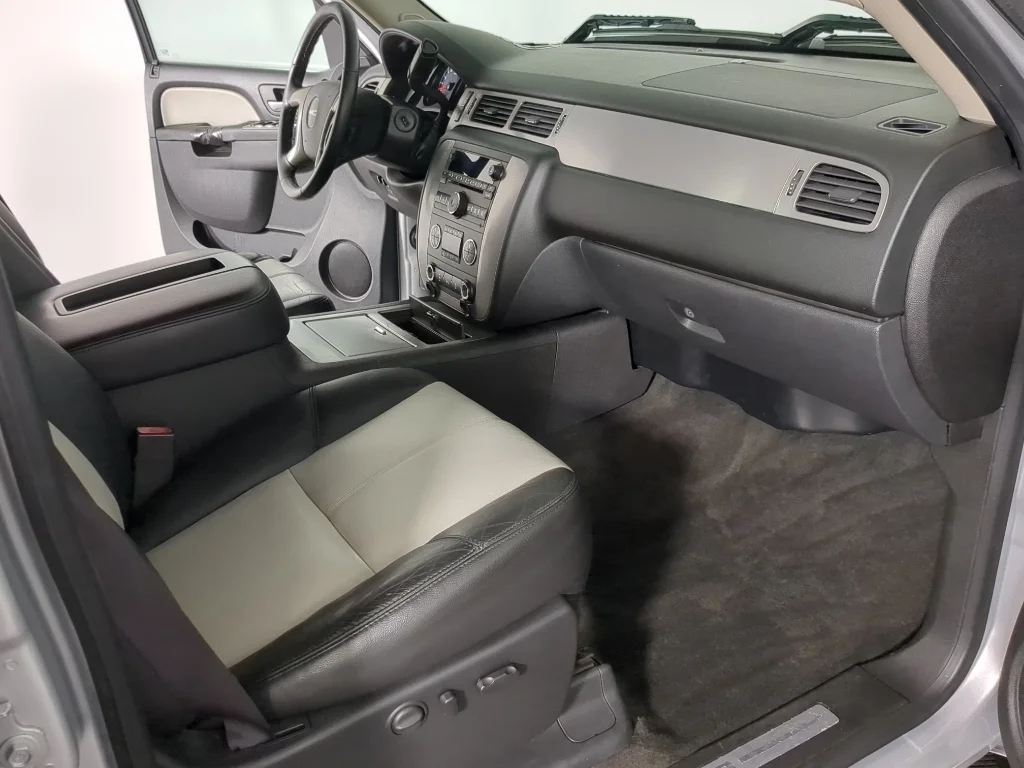 Used 2013 White GMC SLT image 17
