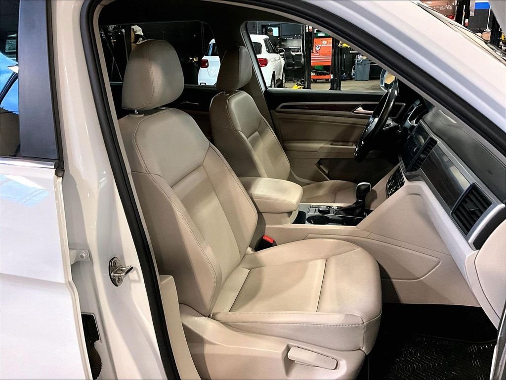 Used 2019 White Volkswagen 3.6L V6 SE image 11