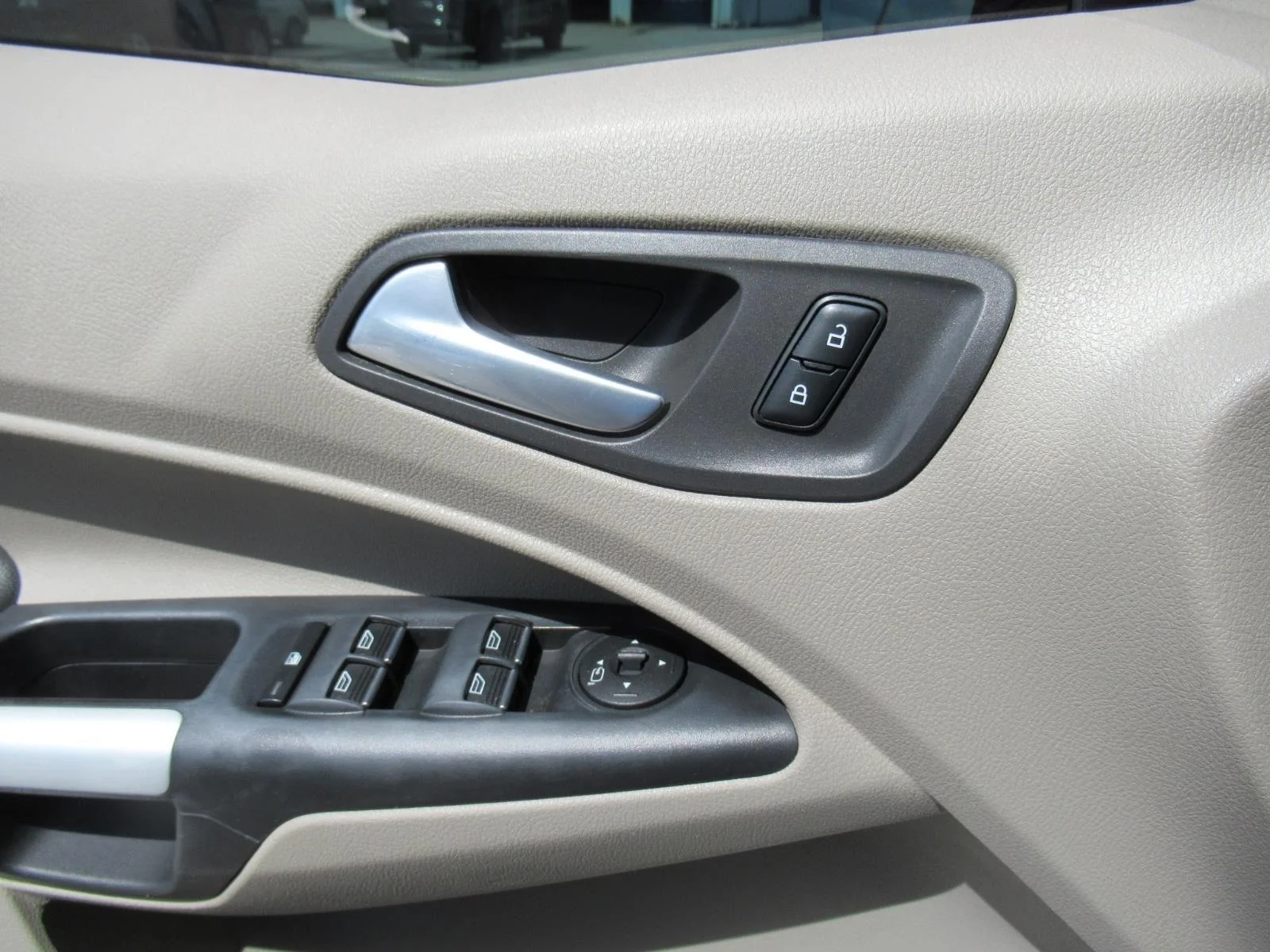 Used 2016  Ford Titanium image 25
