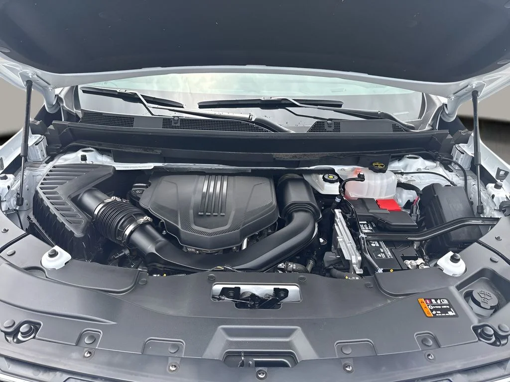 Used 2025 White Chevrolet LT image 32