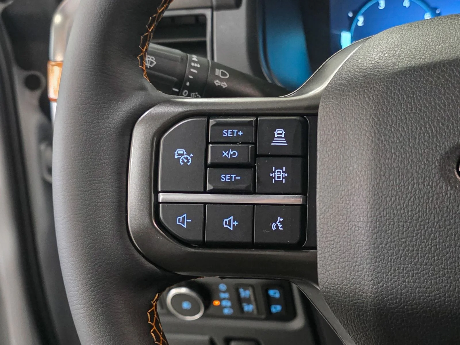 New 2025 Oxford White Ford Tremor® image 33