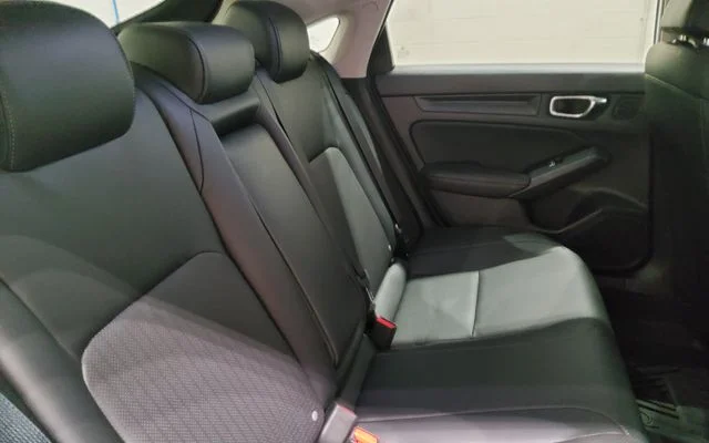 Used 2023 Silver Honda EX-L image 15