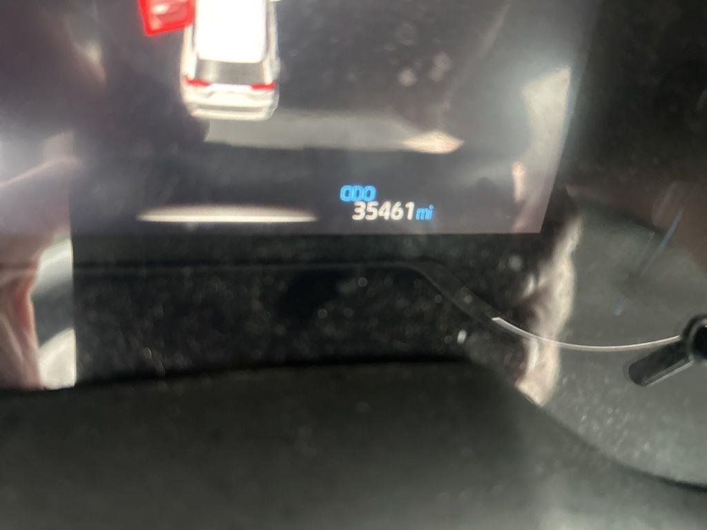 Used 2025 Ice Toyota LE image 8