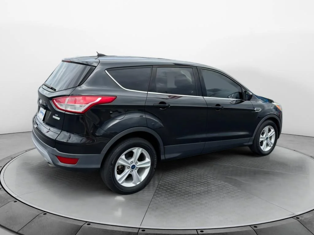 Used 2015 White Ford SE image 1