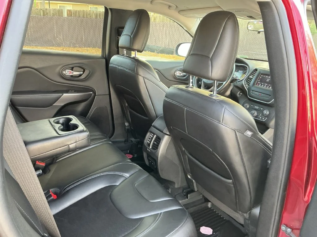 Used 2019 Red Jeep Latitude Plus image 32