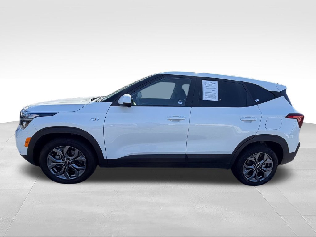 Used 2024 White Kia LX image 3