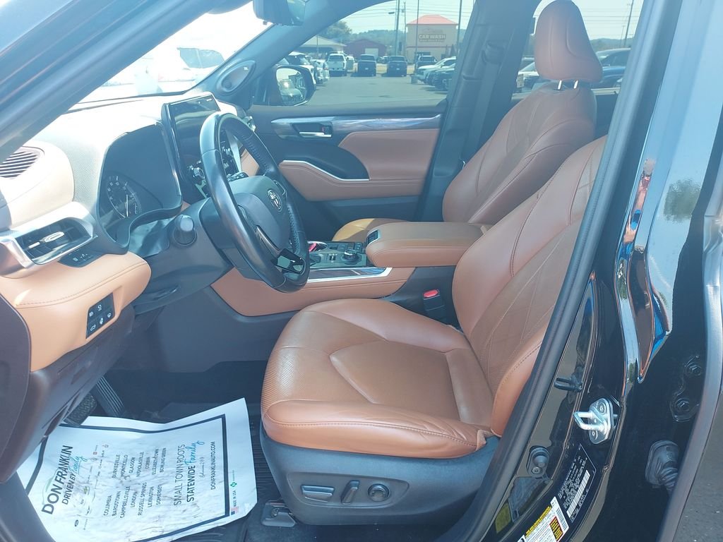 Used 2021 Black Toyota Platinum image 13
