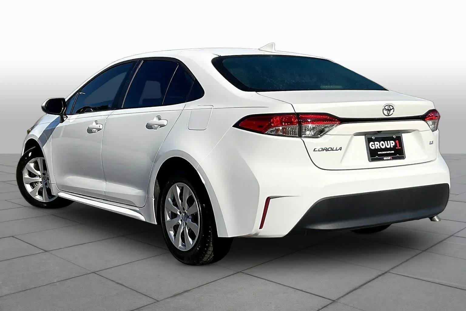Used 2023 Ice Cap Toyota LE image 12