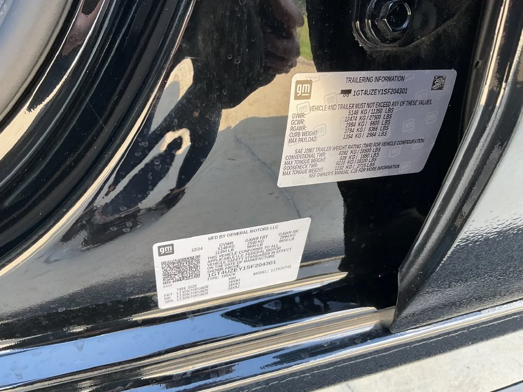 Used 2025 Black GMC AT4X image 33