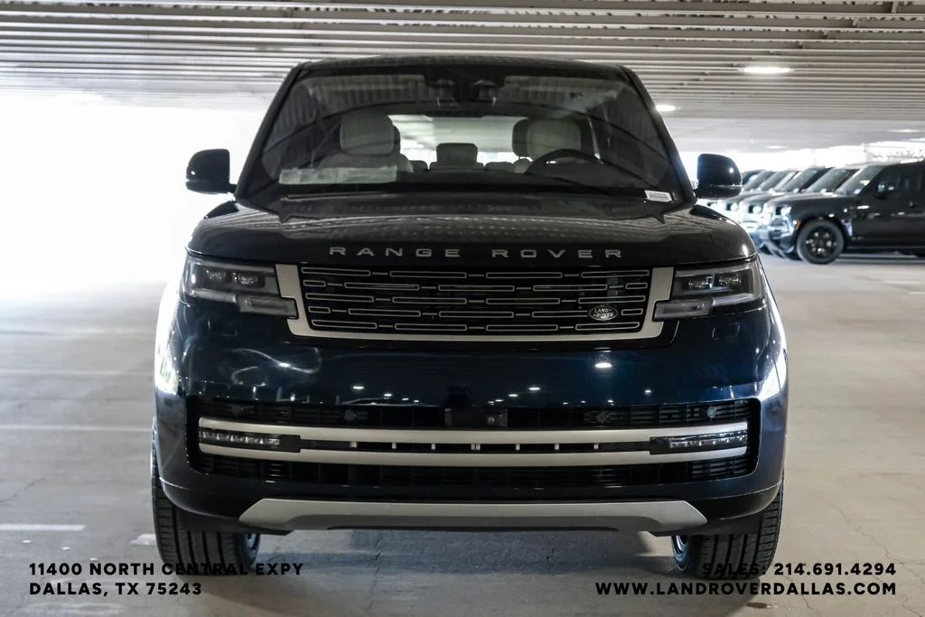 Used 2023 Portofino Blue Metallic Land Rover SE image 5