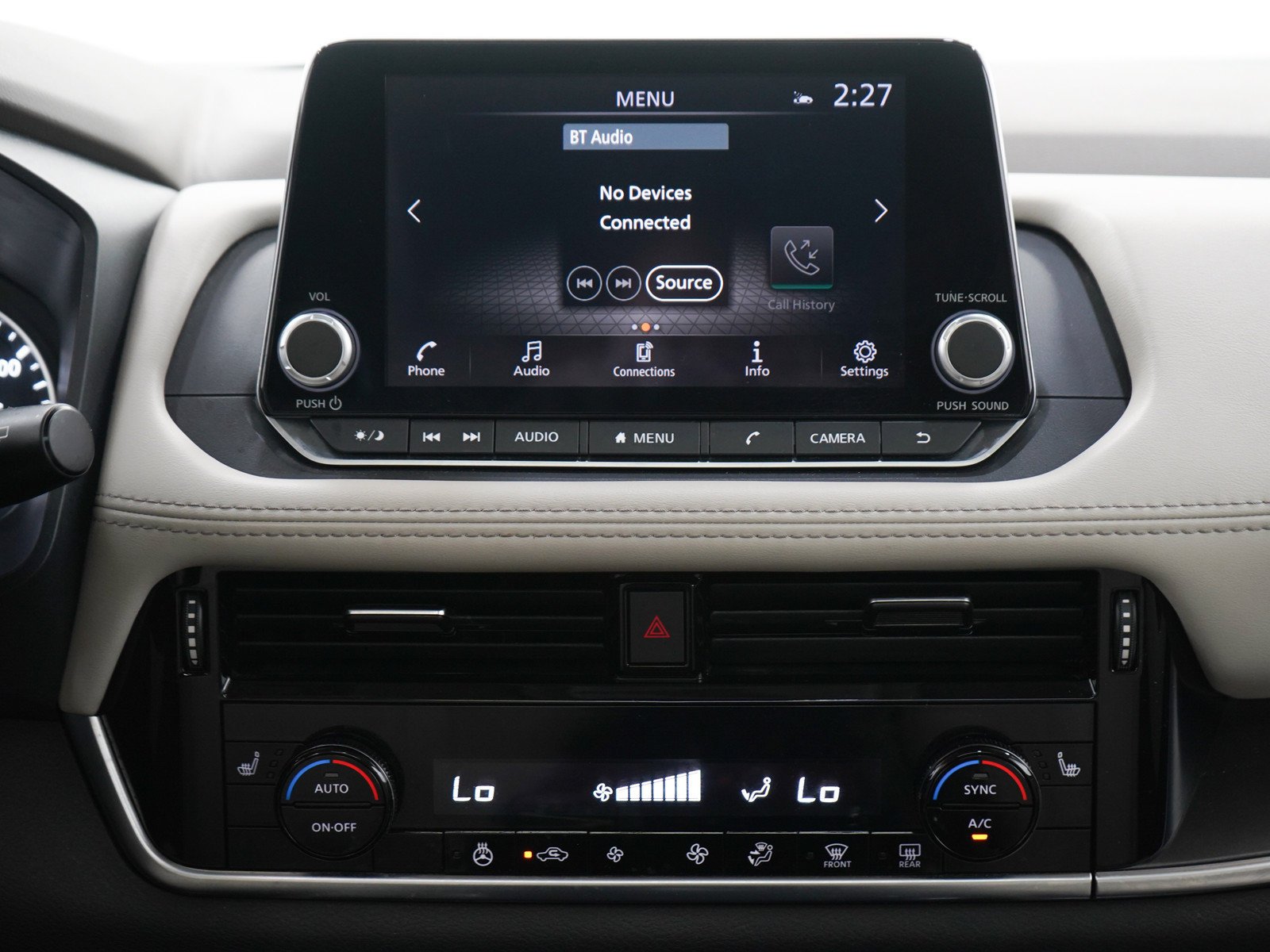 Used 2023  Nissan SV image 18