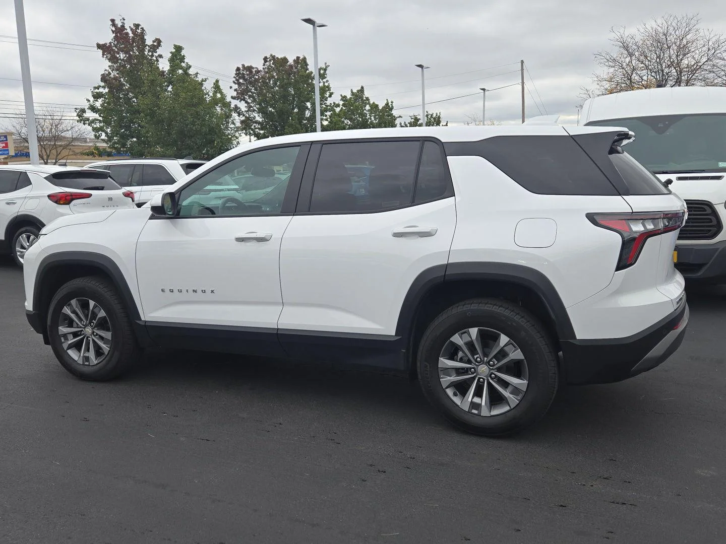 Used 2025 Summit White Chevrolet AWD LT image 4