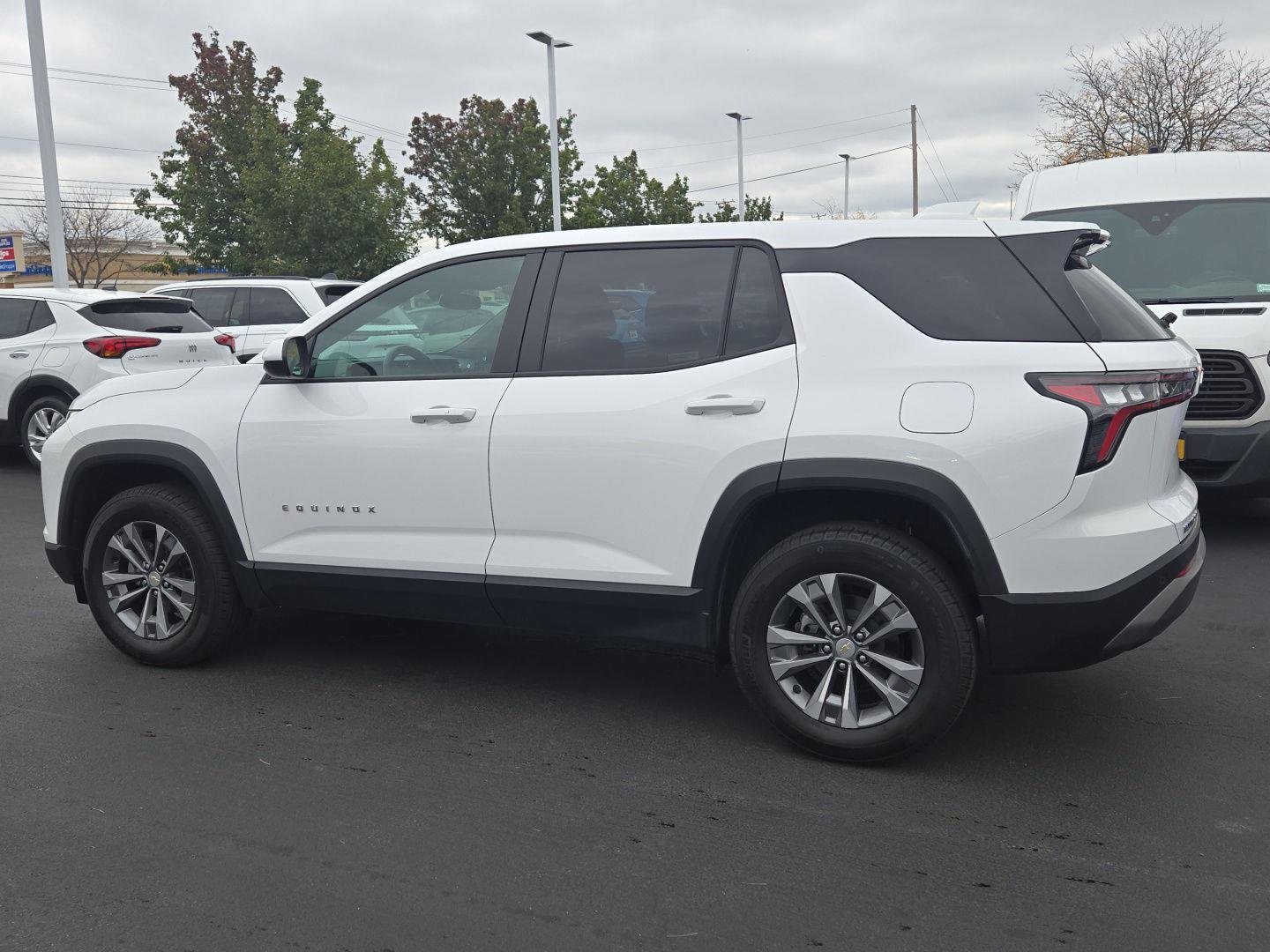 Used 2025 Summit White Chevrolet AWD LT image 4