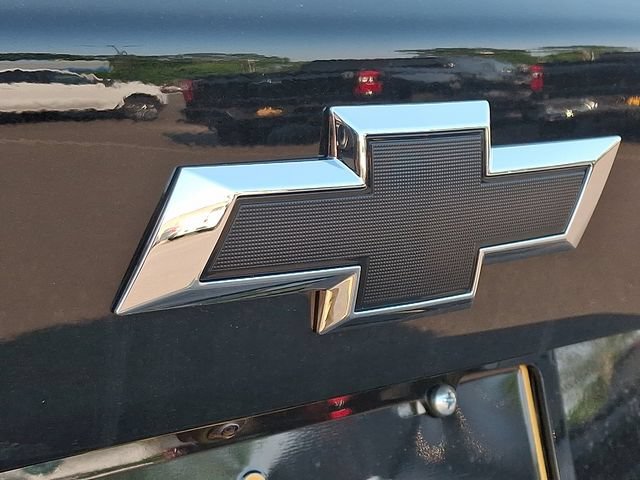 New 2026 Mosaic Black Metallic Chevrolet ACTIV image 11
