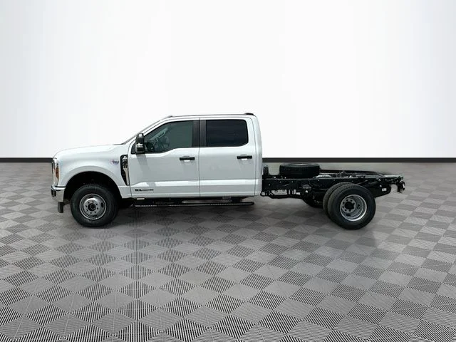 New 2026 Oxford White Ford XL image 3