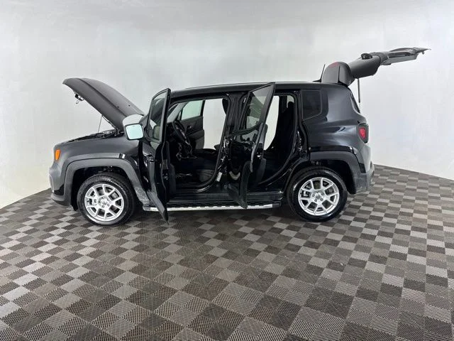 Used 2023 Black Jeep Latitude image 11
