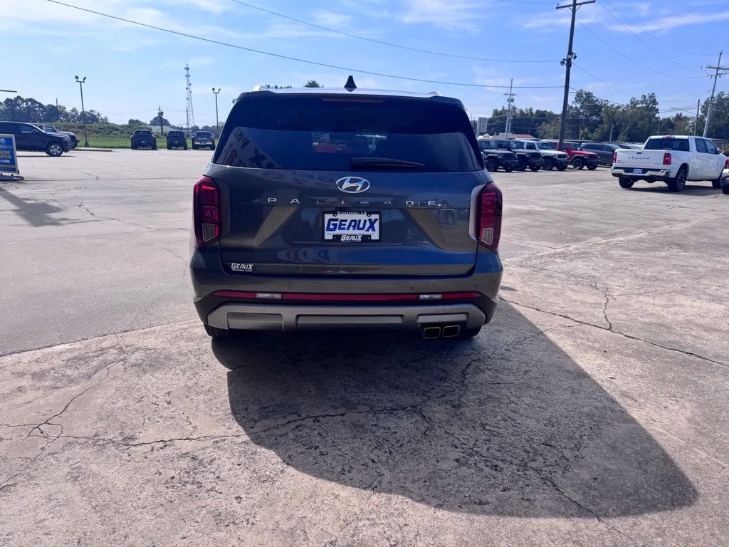 Used 2025 Gray Hyundai SEL image 7