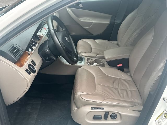 Used 2008  Volkswagen Lux image 9