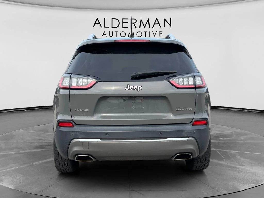 Used 2019 Gray Jeep Limited image 4