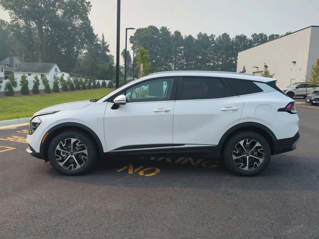 Used 2023 White Kia EX image 7