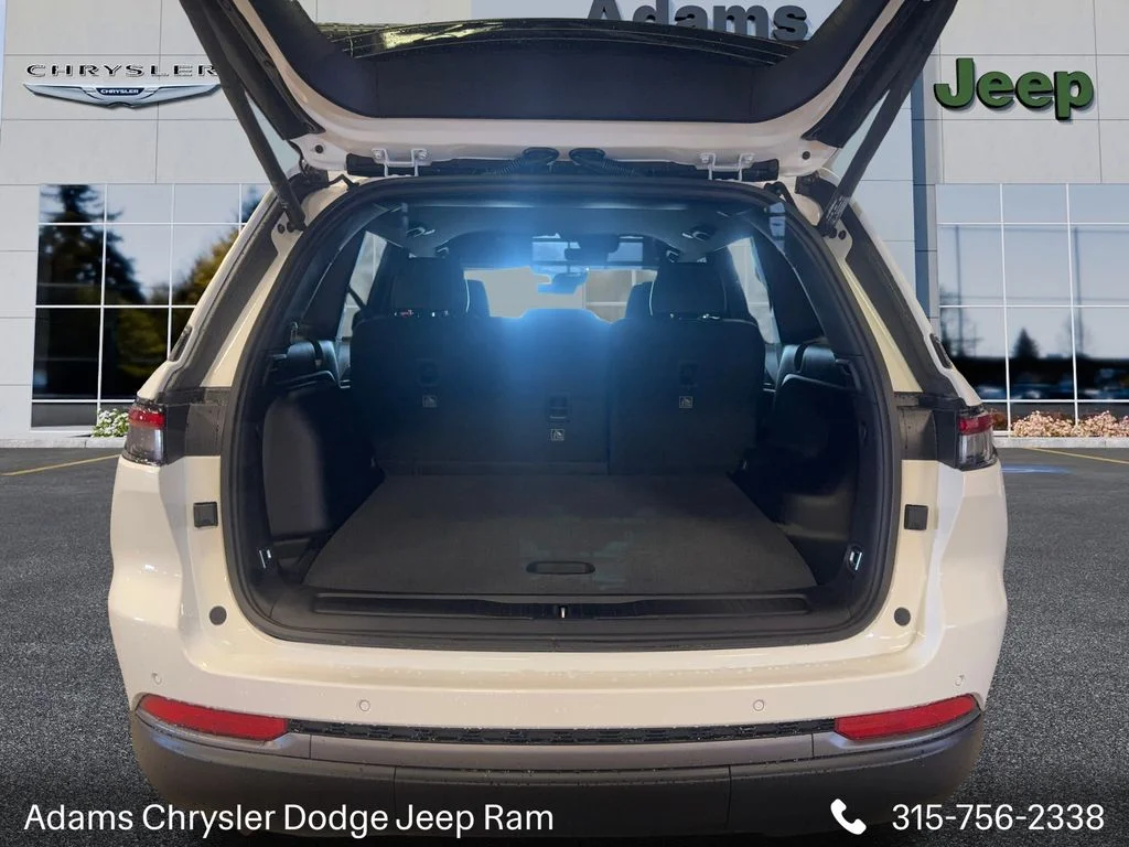 New 2026 Bright White Clear-Coat Exterior Paint Jeep Altitude image 8