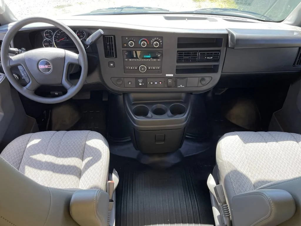 New 2025 Summit White GMC 1WT image 31
