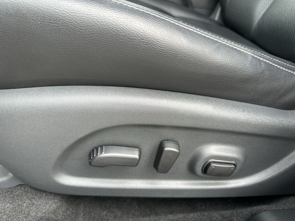 Used 2023 Black Nissan SL image 18