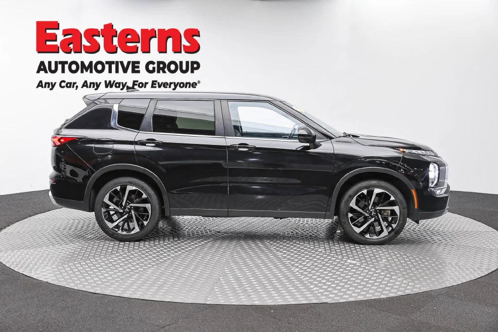 Used 2024 Black Mitsubishi SE image 4