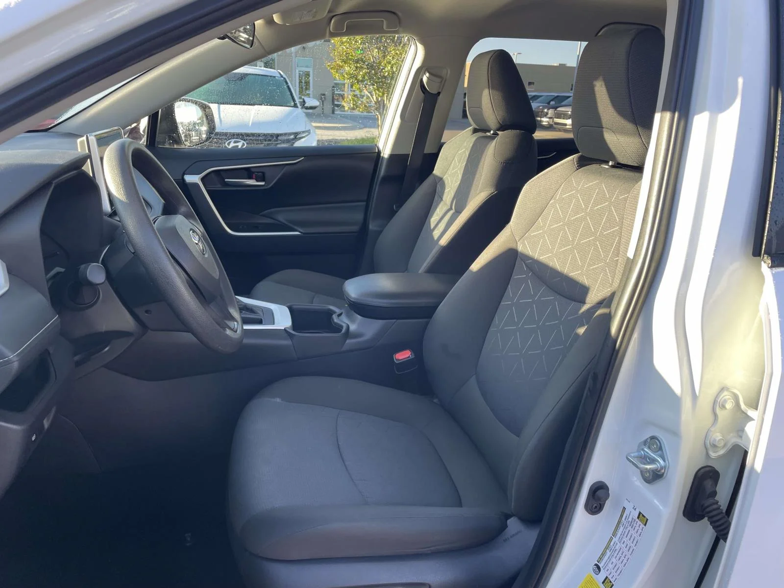 Used 2025 Ice Cap Toyota XLE image 8
