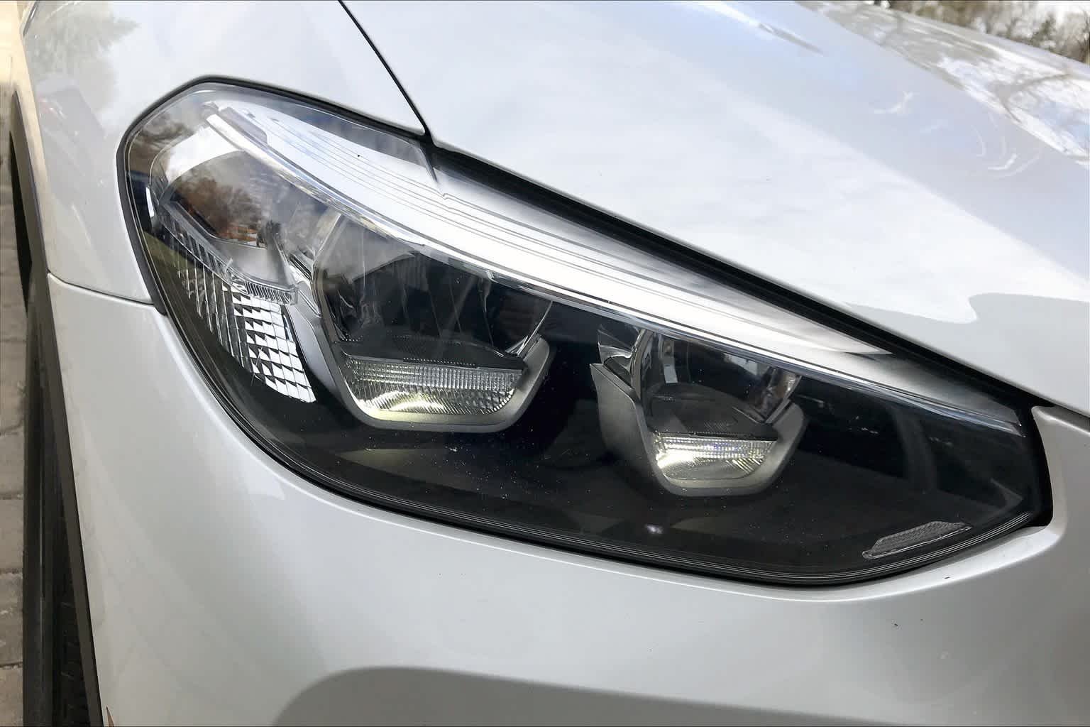 Used 2018 Mineral White Metallic BMW xDrive30i image 26