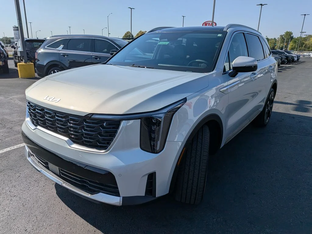 New 2026 Ivory Kia EX image 3