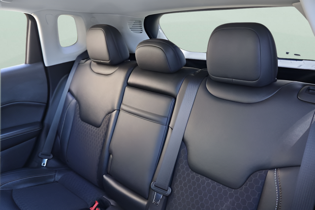 Used 2019 Blue Jeep Latitude image 13