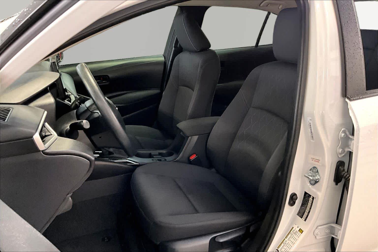 Used 2025 Ice Cap Toyota LE image 8