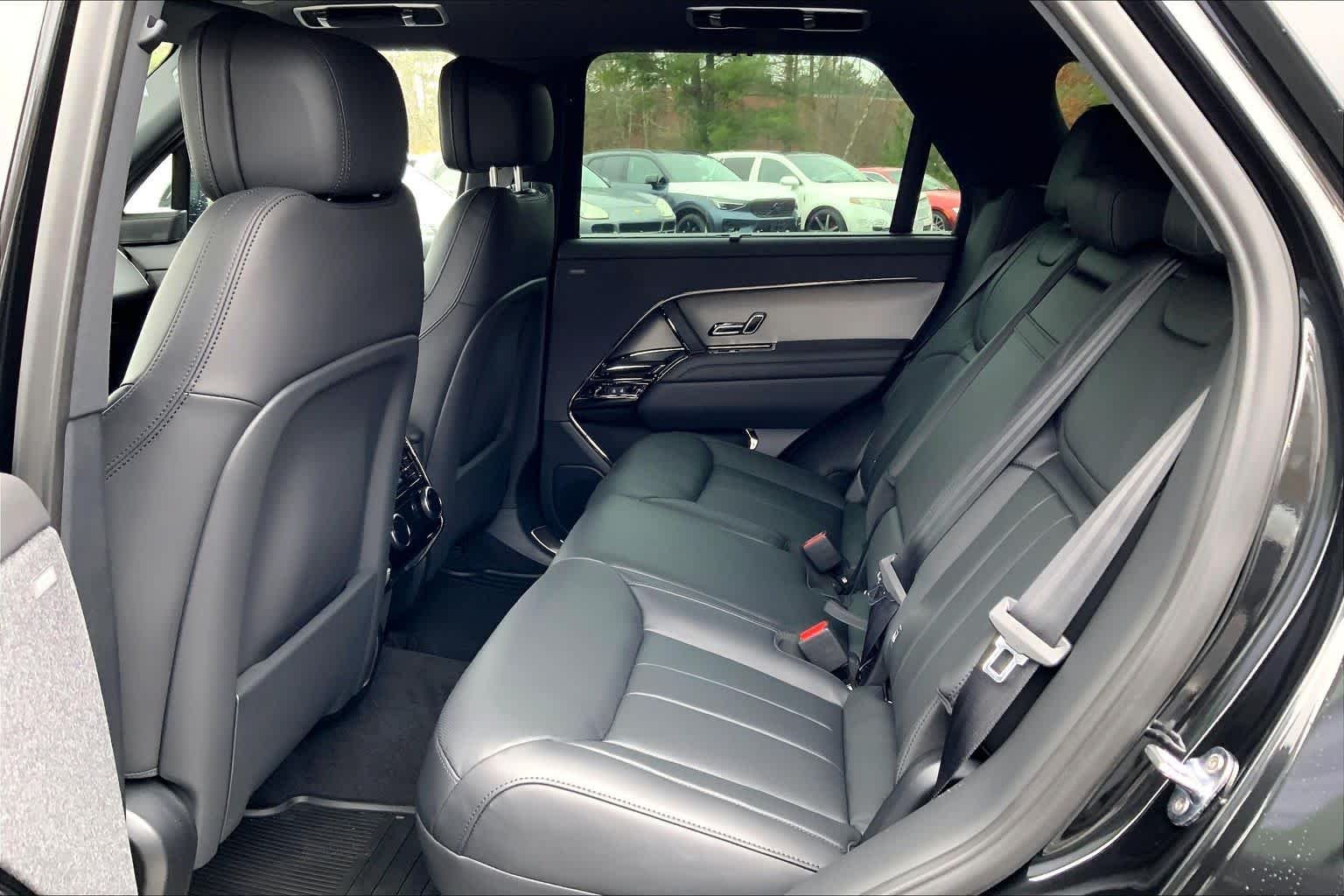 New 2026 Santorini Black Land Rover SE image 14