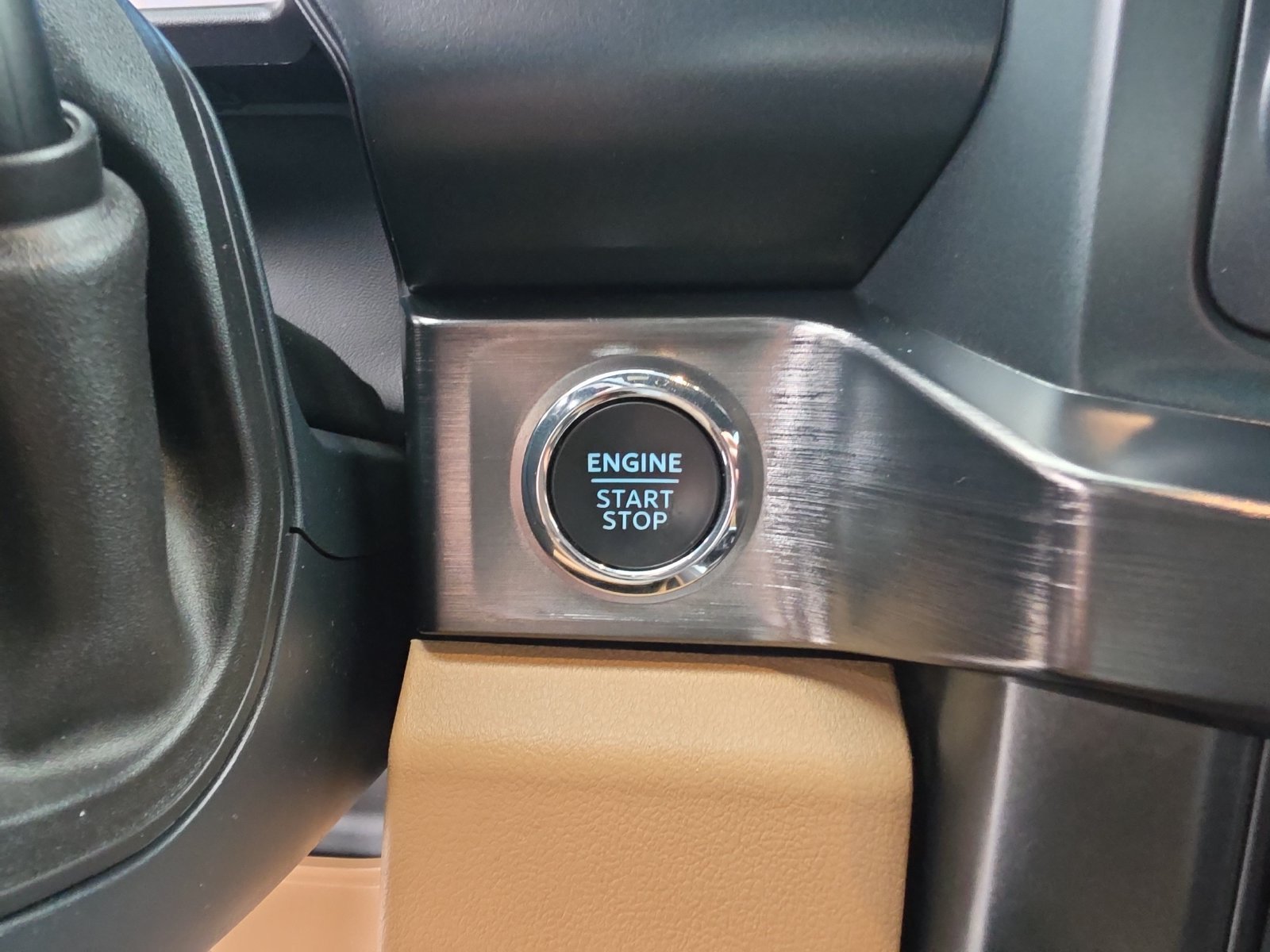 Certified Used 2023 White Metallic Ford Lariat image 28