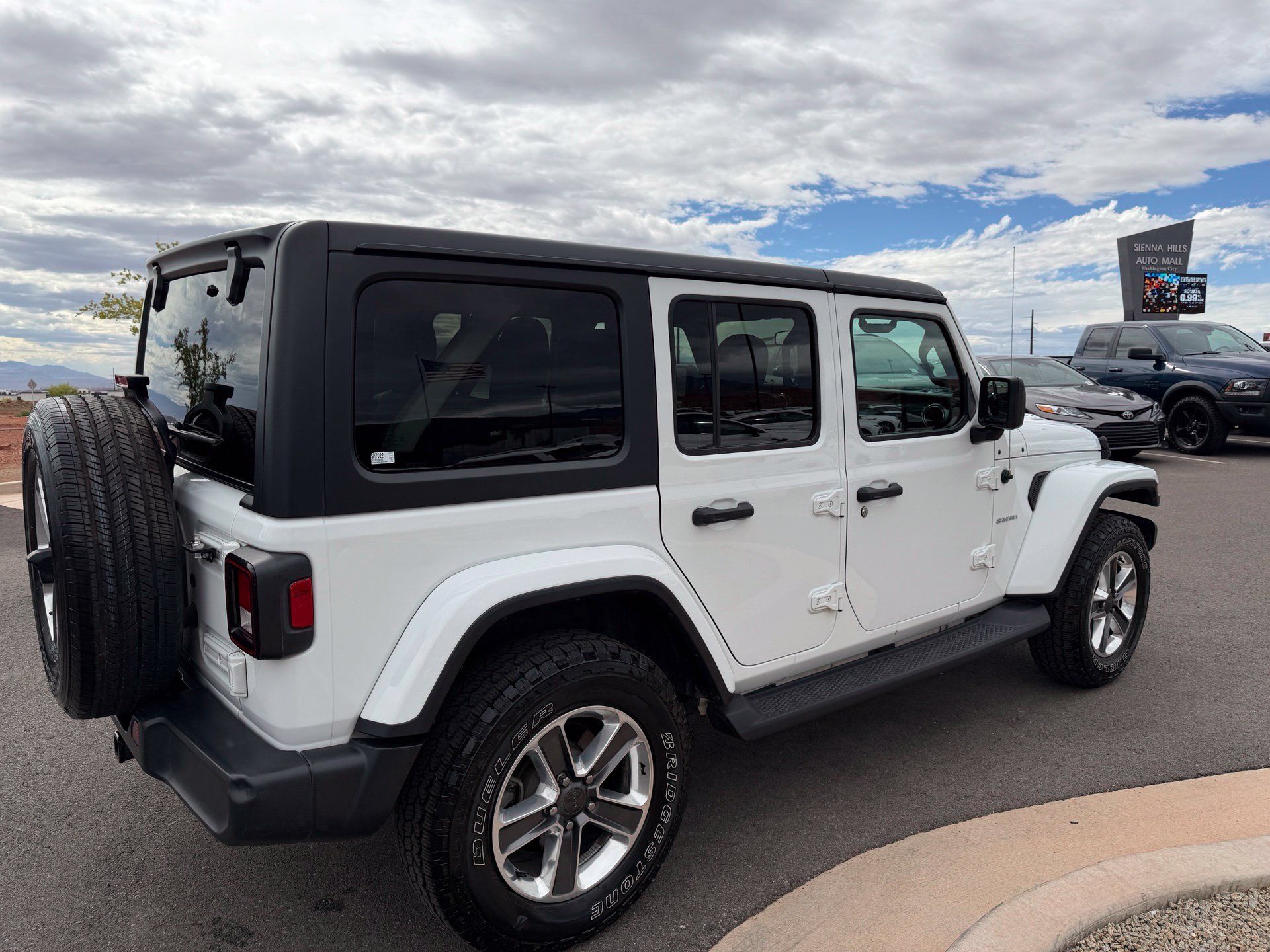 Used 2020 White Jeep Unlimited Sahara image 6