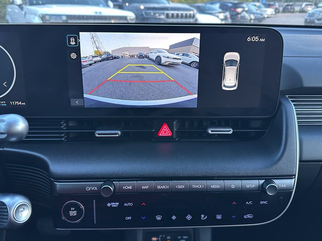 Used 2025 Black Hyundai SEL image 18