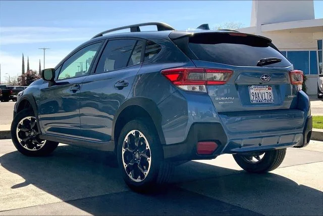 Used 2022 Horizon Blue Pearl Subaru Premium image 12