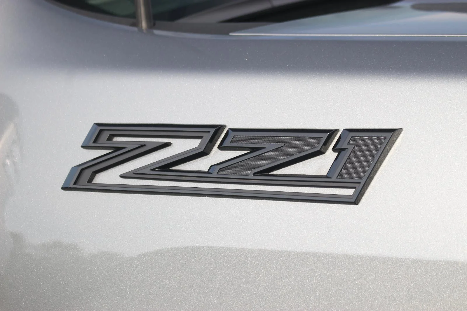 Used 2025 Sterling Gray Metallic Chevrolet LT image 10