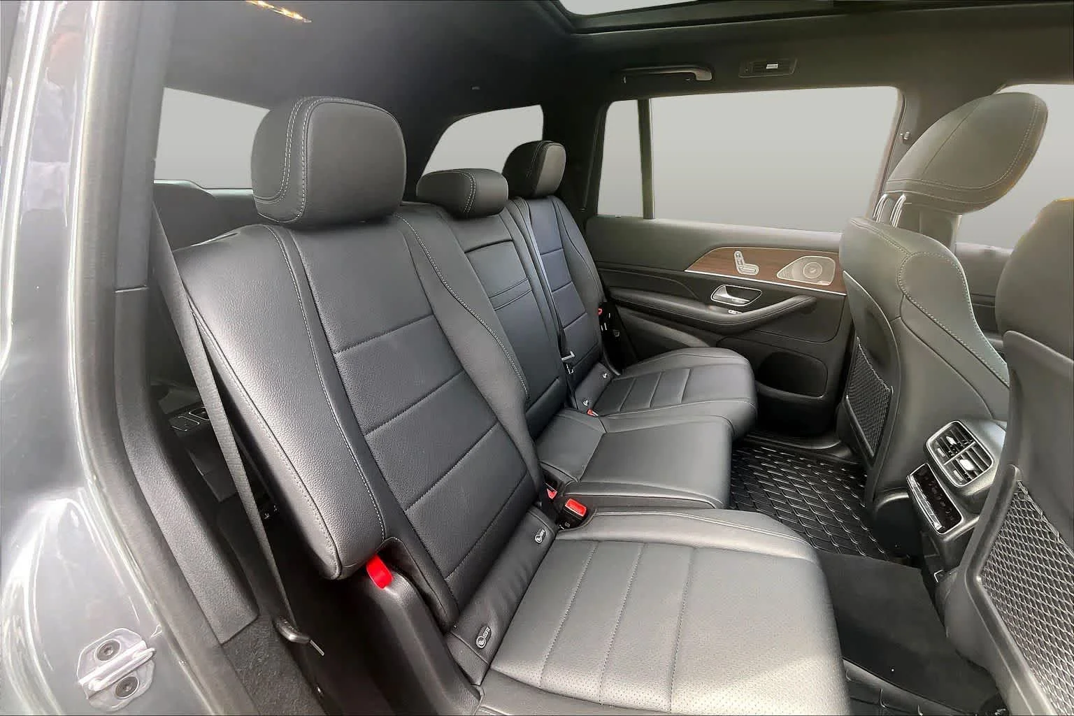 Used 2025 Selenite Grey Metallic Mercedes-Benz GLS 450 image 40